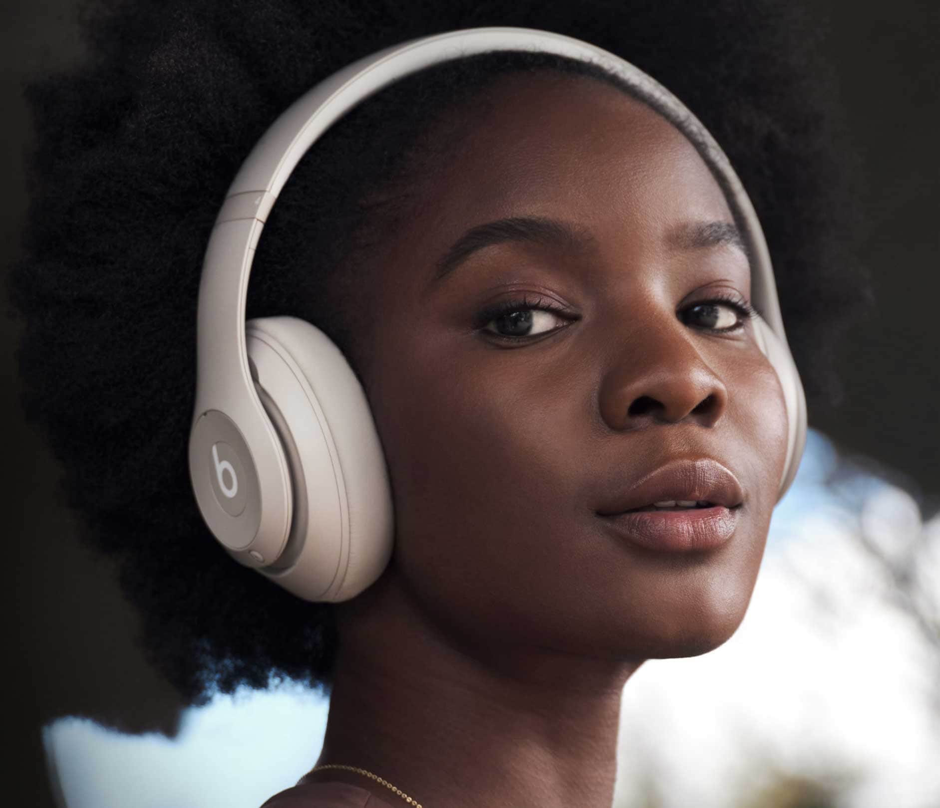 Casti BEATS Studio Pro MQTP3ZM/A Bluetooth, Over-Ear, Microfon
